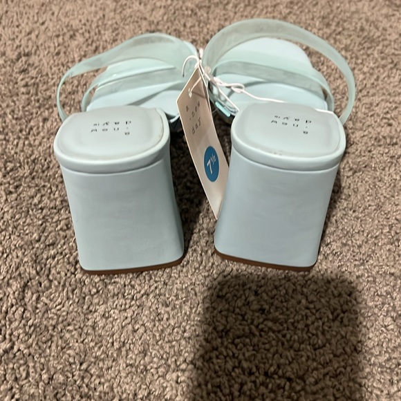 NWT Daisy Fuentes Pastel Blue Deanna Heels  SZ 7.5 - Picture 5 of 8